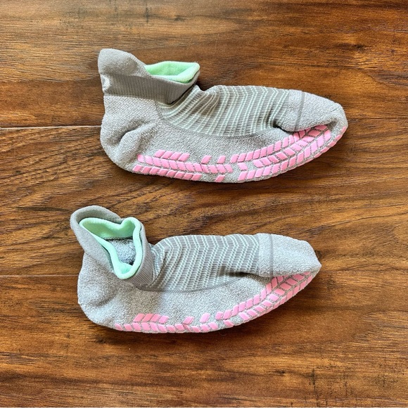 lululemon athletica Accessories - Lululemon Sticky Grip Barre Socks